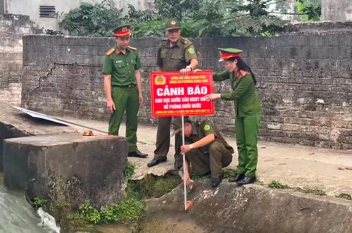 Cắm biển cảnh báo khu vực nước sâu, nguy hiểm