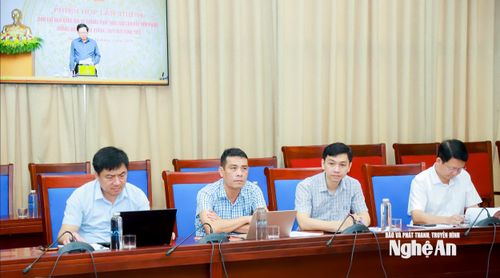 Các đại biểu dự phiên họp tại điểm cầu UBND tỉnh Nghệ An. Ảnh: Thành Duy