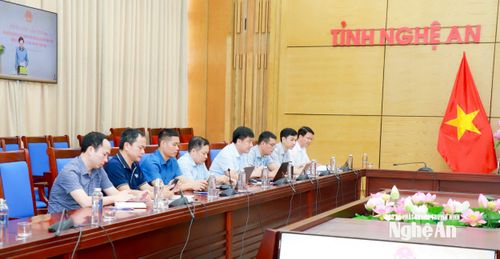 Các đại biểu dự phiên họp tại điểm cầu UBND tỉnh Nghệ An. Ảnh: Thành Duy