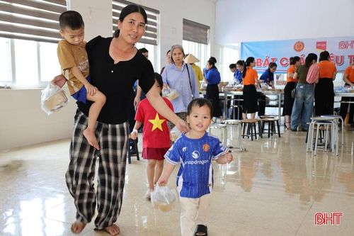 ... góp phần sẻ chia, động viên các bệnh nhân và người nhà bệnh nhân sớm vượt qua những khó khăn trong quá trình chữa bệnh.