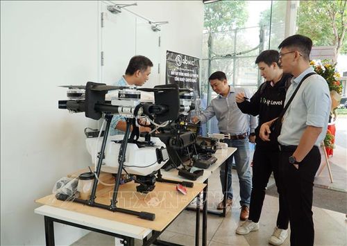 Sản phẩm công nghệ, thiết bị được trưng bày trong khuôn khổ chương trình Lễ ra mắt sàn giao dịch công nghệ Thành phố Hồ Chí Minh phiên bản mới. Ảnh: Thu Hoài/TTXVN