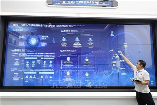 Trung tâm hợp tác đổi mới trí tuệ nhân tạo Trung Quốc - ASEAN đã xây dựng một nền tảng toàn diện tích hợp giao lưu trưng bày, kết nối công nghiệp và hợp tác xuyên biên giới… Ảnh: Công Tuyên/PV TTXVN tại Trung Quốc