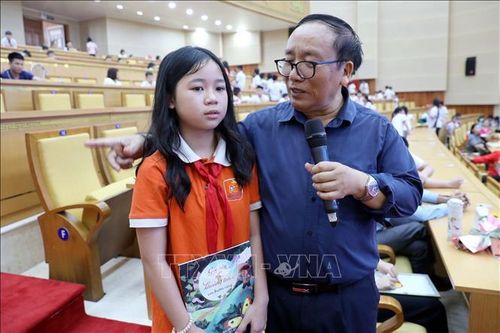 Nhà thơ Trần Đăng Khoa chia sẻ về cuộc đời, sự nghiệp, quá trình sáng tác của mình tại Ngày hội.