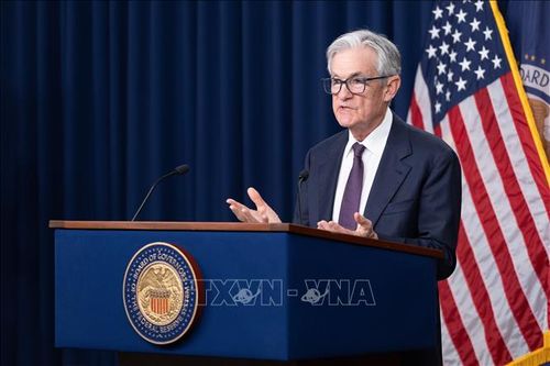 Chủ tịch Fed Jerome Powell phát biểu tại một cuộc họp báo ở Washington, DC. Ảnh: THX/TTXVN