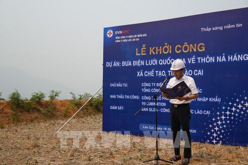 Ông Nguyễn Anh Tuấn, Giám đốc Điện lực Lào Cai phát biểu tại lễ khởi công. Ảnh: Hồng Ninh - TTXVN