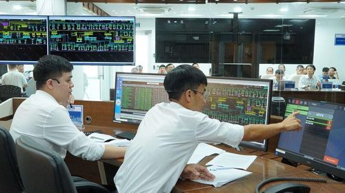 Các Điều độ viên tham gia diễn tập. Ảnh: NSMO