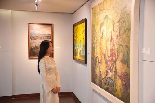 Triển lãm kéo dài từ nay đến hết ngày 5/5, phục vụ nhu cầu tham quan, thưởng thức nghệ thuật của công chúng trong dịp lễ. Ảnh: DŨNG CƯỜNG