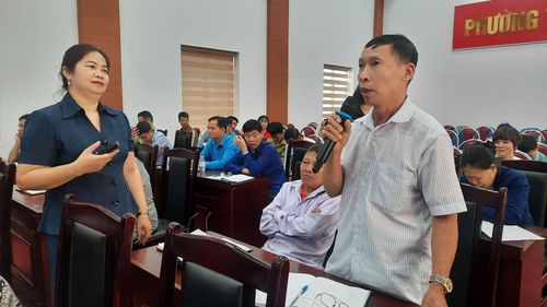Học viên trao đổi, tương tác với Phó Viện trưởng Viện Đào tạo, Bồi dưỡng Cán bộ và Nghiên cứu Khoa học.