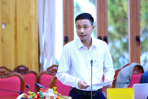 Phó Giám đốc Sở Nông nghiệp và Môi trường Lâm Đồng Bùi Thanh Hà báo cáo tiến độ xây dựng cơ sở dữ liệu đất đai