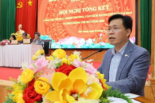 Đồng chí Trần Trung Hiếu, Bí thư Đảng ủy xã, phát biểu chỉ đạo tại hội nghị