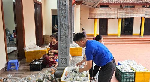 Thanh niên xã Dân Hòa tích cực trong hoạt động an sinh xã hội. Ảnh: DH.