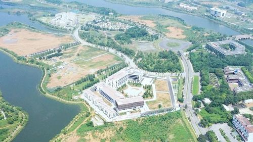 Khu Công nghệ cao Hòa Lạc áp dụng chính sách ưu đãi đầu tư. Ảnh: H.Phạm