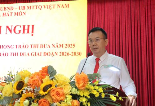 Bí thư Đảng ủy xã Hát Môn Nguyễn Đình Sơn phát biểu. Ảnh: NM