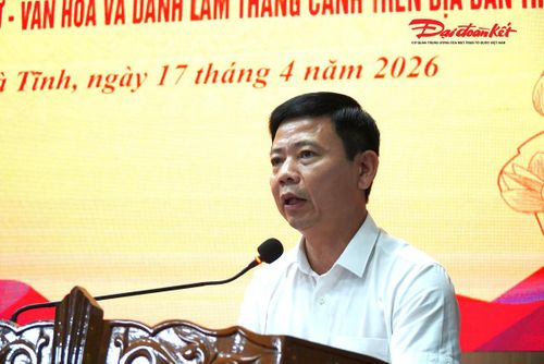 Ông Nguyễn Công Thành - Phó Giám đốc Sở Văn hóa, Thể thao và Du lịch Hà Tĩnh cung cấp thông tin tại hội nghị. Ảnh: HN.