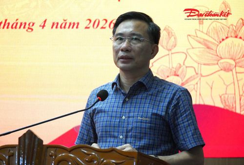 Giám đốc Sở Văn hóa, Thể thao và Du lịch Hà Tĩnh Nguyễn Viết Trường phát biểu tại hội nghị. Ảnh: HN.
