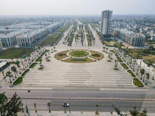 Với sự vào cuộc đồng bộ của chính quyền, doanh nghiệp và người dân, diện mạo đô thị biển Sầm Sơn đang từng bước được 'làm mới', hướng tới mục tiêu xây dựng điểm đến văn minh, hiện đại và hấp dẫn. Ảnh: Đình Minh