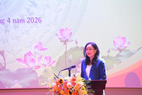Thứ trưởng Bộ VHTTDL Trịnh Thị Thủy - phát biểu chỉ đạo tại Hội nghị.