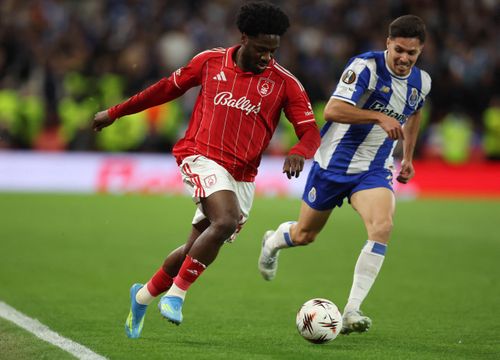 Nottingham Forest đang chạy đua trụ hạng ở Premier League, nhưng chơi hay tại Europa League.