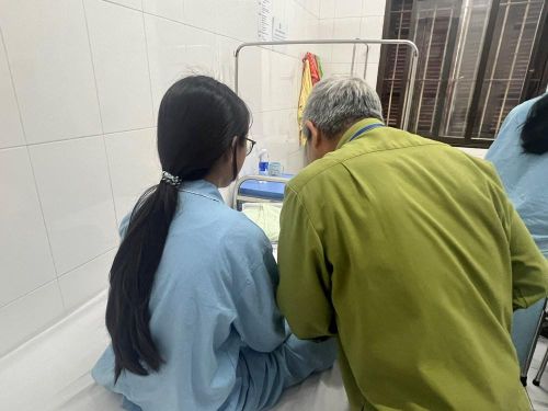 Nhiều trẻ nhập viện vì sử dụng điện thoại và mạng xã hội quá mức