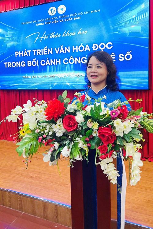 TS Thái Thu Hoài - Trưởng BTC phát biểu đề dẫn