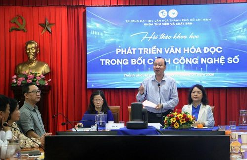 Ông Bùi Xuân Đức - Phó Giám đốc Công ty TNHH Đường Sách TP.HCM phát biểu