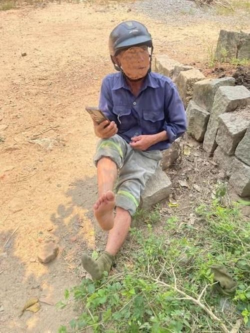 Một người dân thôn Diên Niên (xã Sơn Tịnh) bị chó nghi bị dại cắn vào sáng 14-4.