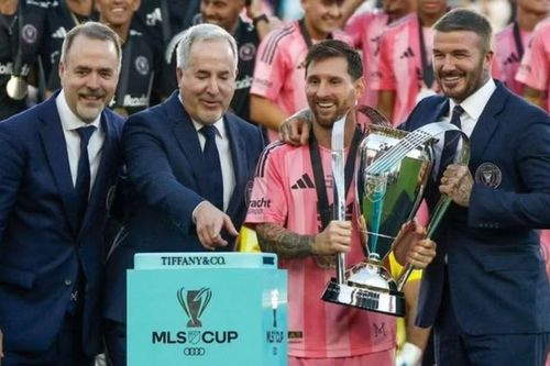 Messi cũng là động lực kinh tế đã biến đổi TP.Miami, nơi dần trở thành tâm điểm của thể thao thế giới", tờ Wall Street Journal nhấn mạnh thêm.