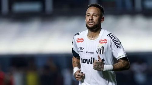 Tuy nhiên, khi được hỏi trực tiếp về khả năng rời Santos, Neymar tỏ ra khá thận trọng: “Tôi không biết. Thật sự là tôi không biết. Tôi vẫn còn hợp đồng với Santos đến cuối năm và tôi muốn hoàn thành nó"..