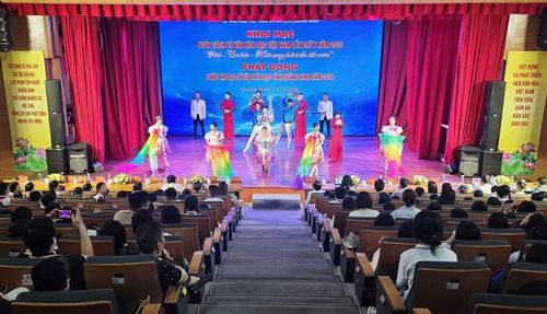 Quang cảnh lễ khai mạc.