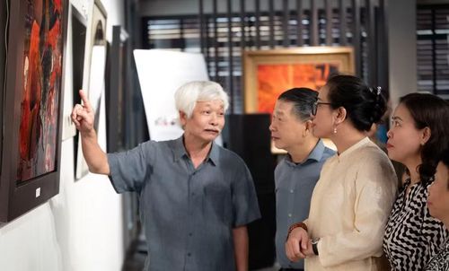 Trưng bày nằm trong chuỗi hoạt động “Chạm nghề Phố cổ 2026”.