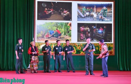 Phần thi tuyên truyền tập thể của đội thi Bộ đội Biên phòng tỉnh Nghệ An. Ảnh: Hải Chuyền