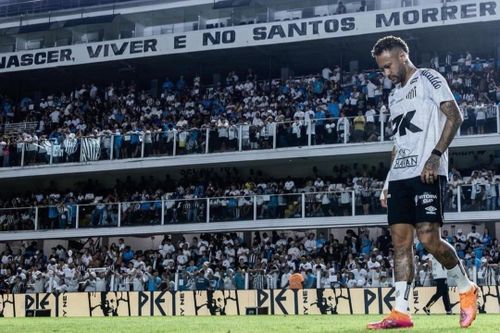Hiện là đội trưởng của Santos tại giải VĐQG Brazil (Serie A), Neymar mới ra sân 8 trận trong năm 2026 do chấn thương đầu gối, ghi được 4 bàn thắng và có 3 pha kiến tạo. Ảnh: Neymar Jr Page