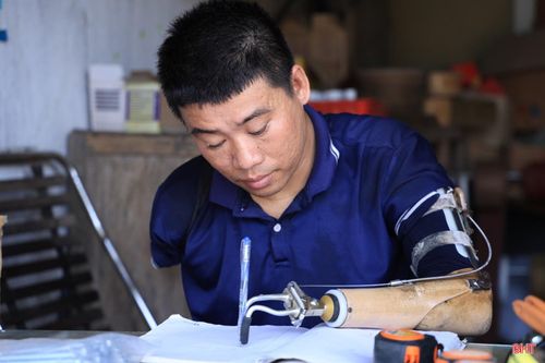 Anh Nguyễn Tiến Ngọc luôn nỗ lực để vượt qua nỗi đau về tinh thần và thể xác.