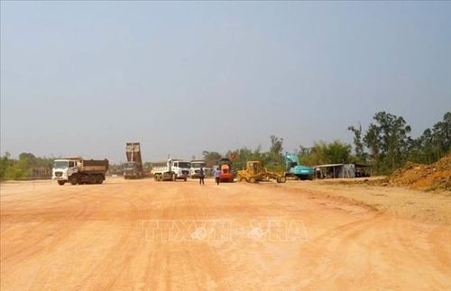 Các đơn vị khẩn truơng thi công đường bộ cao tốc Quy Nhơn - Pleiku.