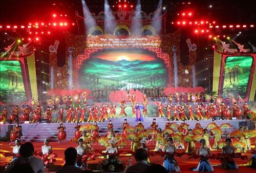 Tiết mục "Âm vang nguồn cội" mở màn chương trình khai mạc.