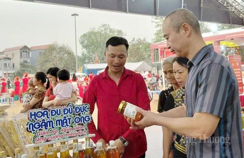 Nhiều nghệ nhân và doanh nghiệp cho rằng các chương trình xúc tiến thương mại đóng vai trò quan trọng trong việc kết nối thị trường. Ảnh: N.H