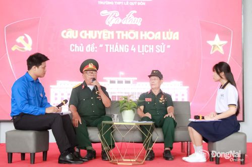 Các nhân chứng lịch sử chia sẻ về những năm tháng chiến đấu tại tọa đàm. Ảnh: Nga Sơn