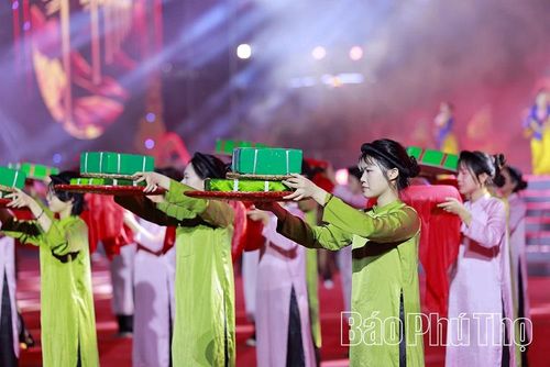 Truyền thuyết Sơn tinh - Thủy tinh, Bánh chưng, bánh giầy được tái hiện trên sân khấu qua bản Mashup: Phong Châu mở hội - Linh thiêng một cõi Tiên Rồng - Địa khúc giao hòa.