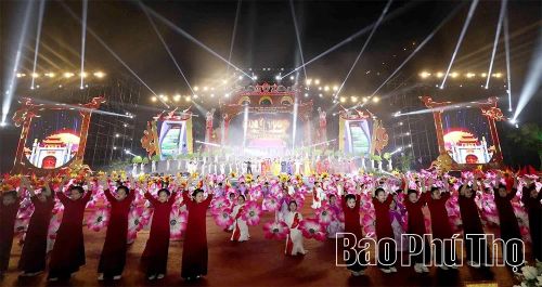 Tiết mục hát múa: Phú Thọ - Sắc xuân ngày mới mang đến cái kết đầy năng lượng, khép lại chương trình nghệ thuật.