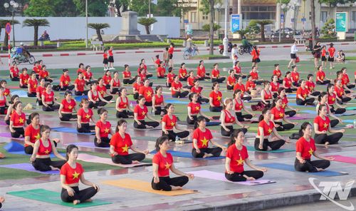 Bô môn Yoga thu hút hàng nghìn người tham gia tập luyện thường xuyên.