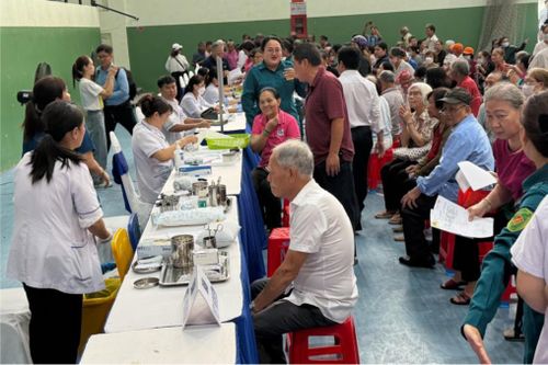 Rất đông người dân TP. Hồ Chí Minh tham gia khám sức khỏe
