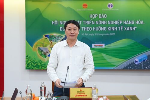 Ông Lê Trọng Đảm, Phó Tổng Biên tập Báo Nông nghiệp và Môi trường phát biểu tại họp báo