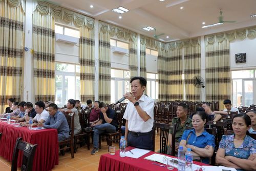 Đại diện các Bí thư Chi bộ, Trưởng thôn trong phạm vi giải phóng mặt bằng Dự án phát biểu ý kiến. Ảnh: Kim Thoa