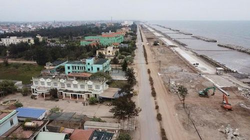 Dự án sau khi hoàn thành sẽ góp phần chống sạt lở, giảm sóng, gây bồi tạo bãi, tăng cường khả năng an toàn cho tuyến đê biển hiện hữu để bảo vệ dân cư và cơ sở hạ tầng thiết yếu phía trong đê.