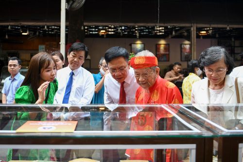  Thành phố đang cụ thể hóa Chỉ thị 04 của Ban Bí thư bằng cách đưa xuất bản trở thành ngành kinh tế - công nghệ hạt nhân thông qua các ứng dụng AI, công nghệ đột phá nhưng cũng đồng thời phát triển truyền thống, di sản văn hóa. 