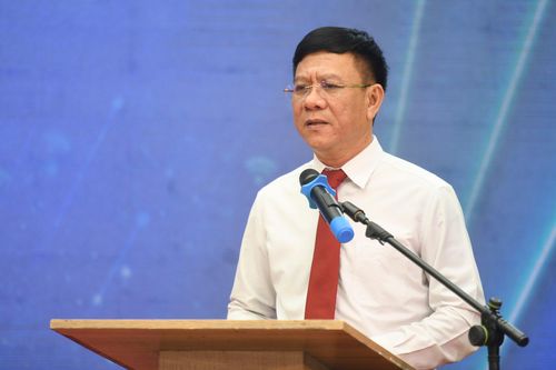  Phát biểu khai mạc, ông Nguyễn Ngọc Hồi, Phó giám đốc Sở Văn hóa - Thể thao TP.HCM, đã nhấn mạnh TP.HCM luôn quan tâm phát triển văn hóa đọc, xem đây là một trong những nhiệm vụ quan trọng trong xây dựng đời sống văn hóa và phát triển con người. "Ngày Sách và Văn hóa đọc Việt Nam năm nay với thông điệp 'Tri thức thay đổi cuộc đời' tiếp tục khẳng định ý nghĩa sâu sắc của việc đọc sách trong mỗi cá nhân và toàn xã hội. Sự tham gia tích cực của các nhà xuất bản, đơn vị phát hành, doanh nghiệp công nghệ và đông đảo bạn đọc sẽ góp phần lan tỏa mạnh mẽ hơn nữa văn hóa đọc, đưa sách đến gần hơn với mọi tầng lớp nhân dân", ông chia sẻ. 