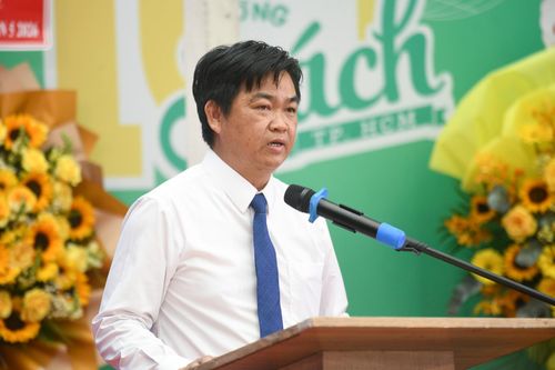  Phát biểu tại chương trình, ông Lê Văn Minh, Phó trưởng ban Thường trực Ban Tuyên giáo và Dân vận Thành ủy TP.HCM, nhấn mạnh Ngày hội Sách 2026 mang dấu ấn riêng biệt khi lần đầu tiên được tổ chức trên quy mô toàn "Thành phố mới" sau khi TP.HCM chính thức sáp nhập với Bình Dương và Vũng Tàu. "Thành phố xác định sách và văn hóa đọc không chỉ bồi dưỡng vẻ đẹp tâm hồn mà còn là hoạt động then chốt để nâng cao dân trí, phát triển kinh tế tri thức tại siêu đô thị hiện đại", ông cho biết. 