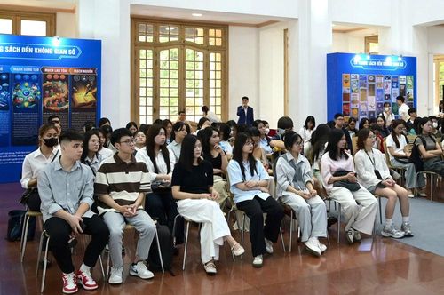 Tọa đàm thu hút đông đảo bạn trẻ tham dự
