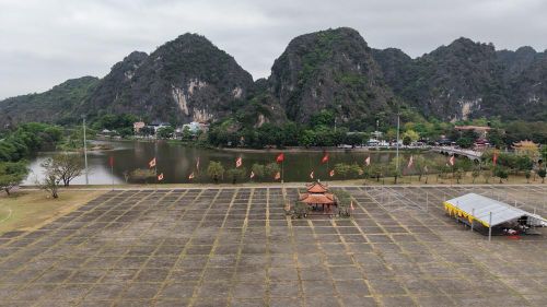Sân lễ hội Khu di tích lịch sử - văn hóa Cố đô Hoa Lư nơi diễn ra nhiều nghi lễ quan trọng