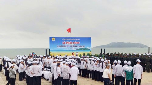 Quang cảnh Lễ phát động vì môi trường biển xanh-sạch-đẹp.